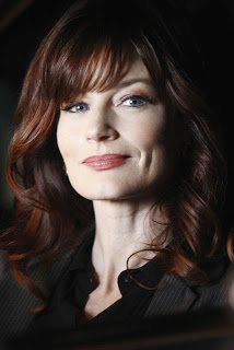 Laura Leighton Talks About Pretty Little Liars